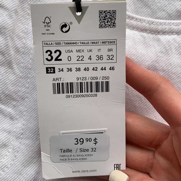 White denim shorts - Picture 2 of 4